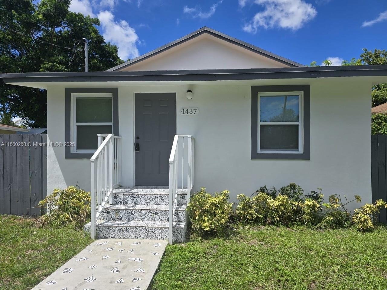 1437 NW 70th St