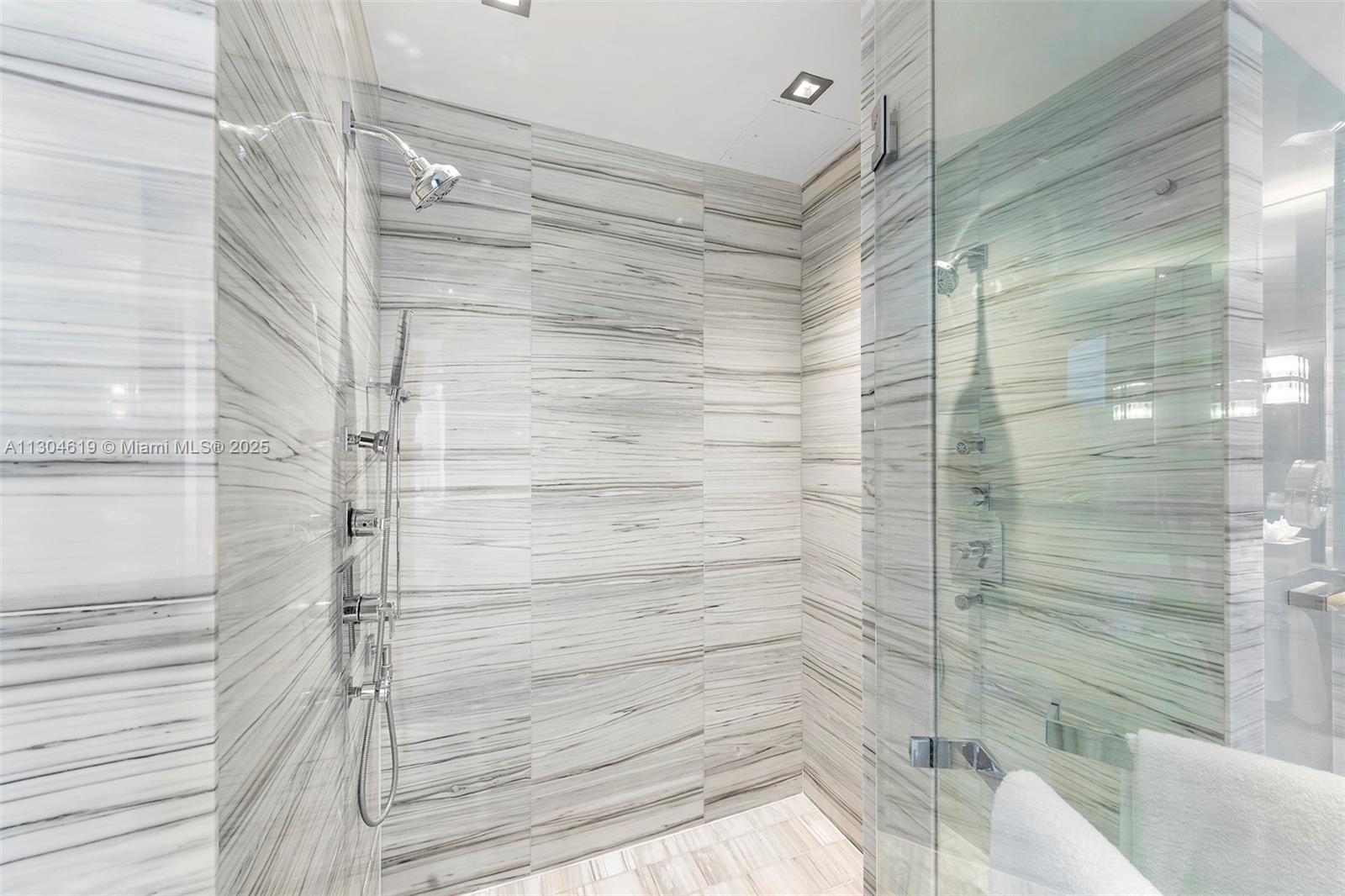 2201 COLLINS AVE CONDO - Residential Lease