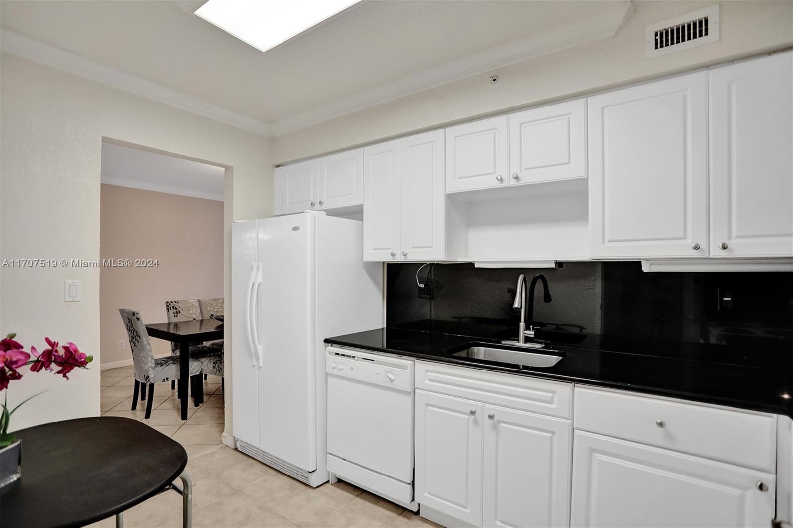 WAVE CONDO - Residential Lease