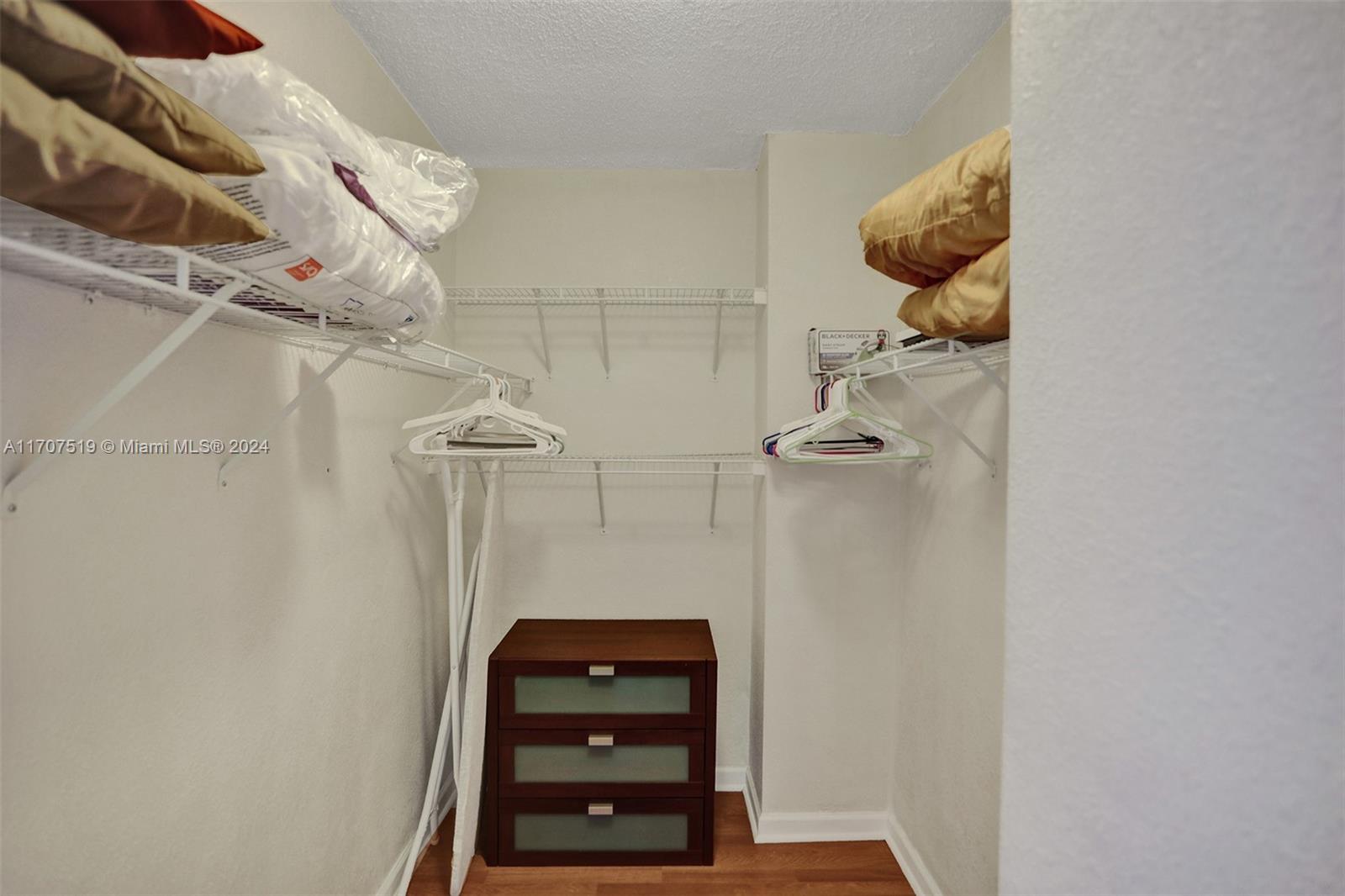 WAVE CONDO - Residential Lease