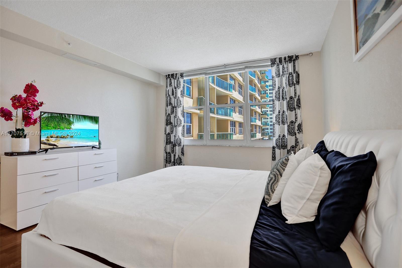 WAVE CONDO - Residential Lease