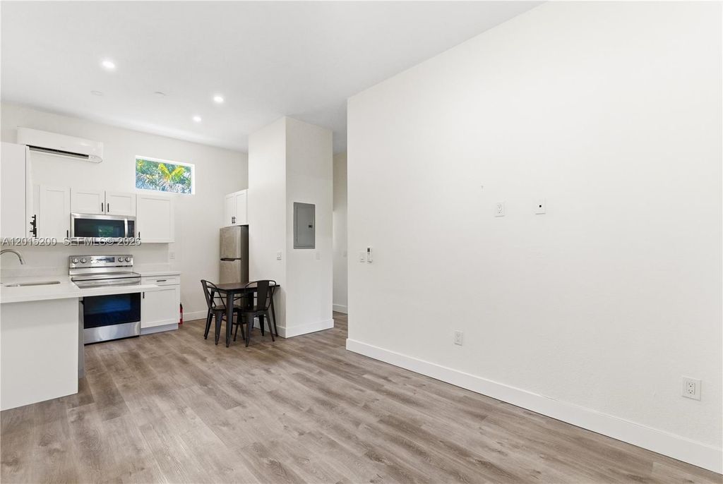 Photo of 830 SE 14th St #2, Fort Lauderdale, FL 33316 (MLS # A12015200)