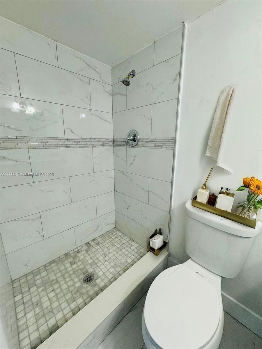 COUNTRY CLUB OF MIAMI - F - Residential Lease
