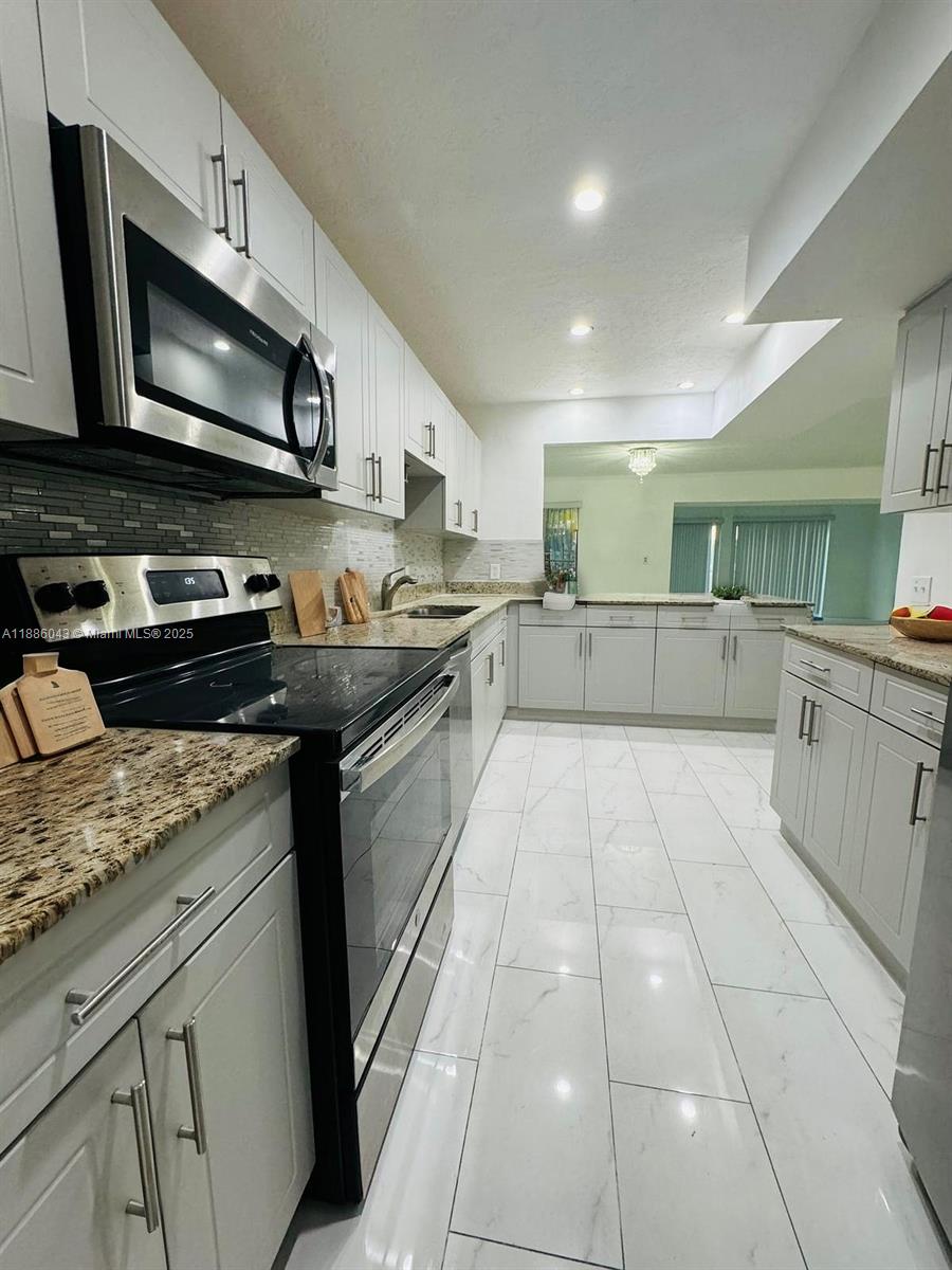 COUNTRY CLUB OF MIAMI - F - Residential Lease
