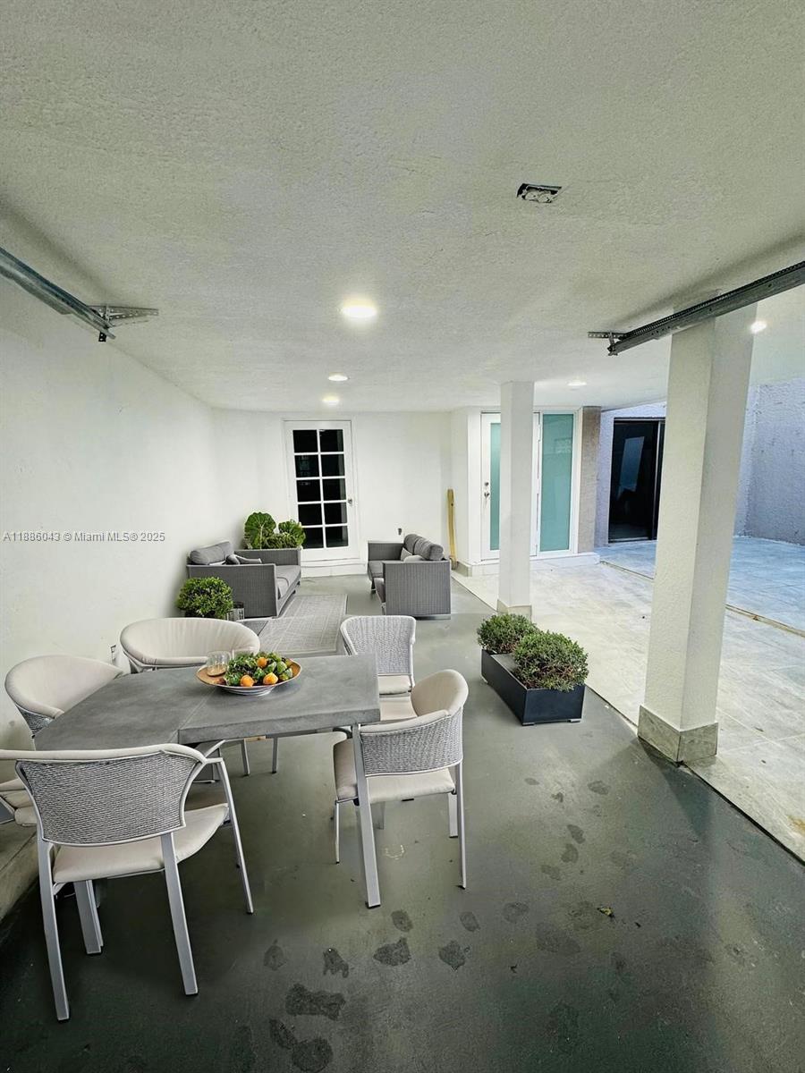 COUNTRY CLUB OF MIAMI - F - Residential Lease