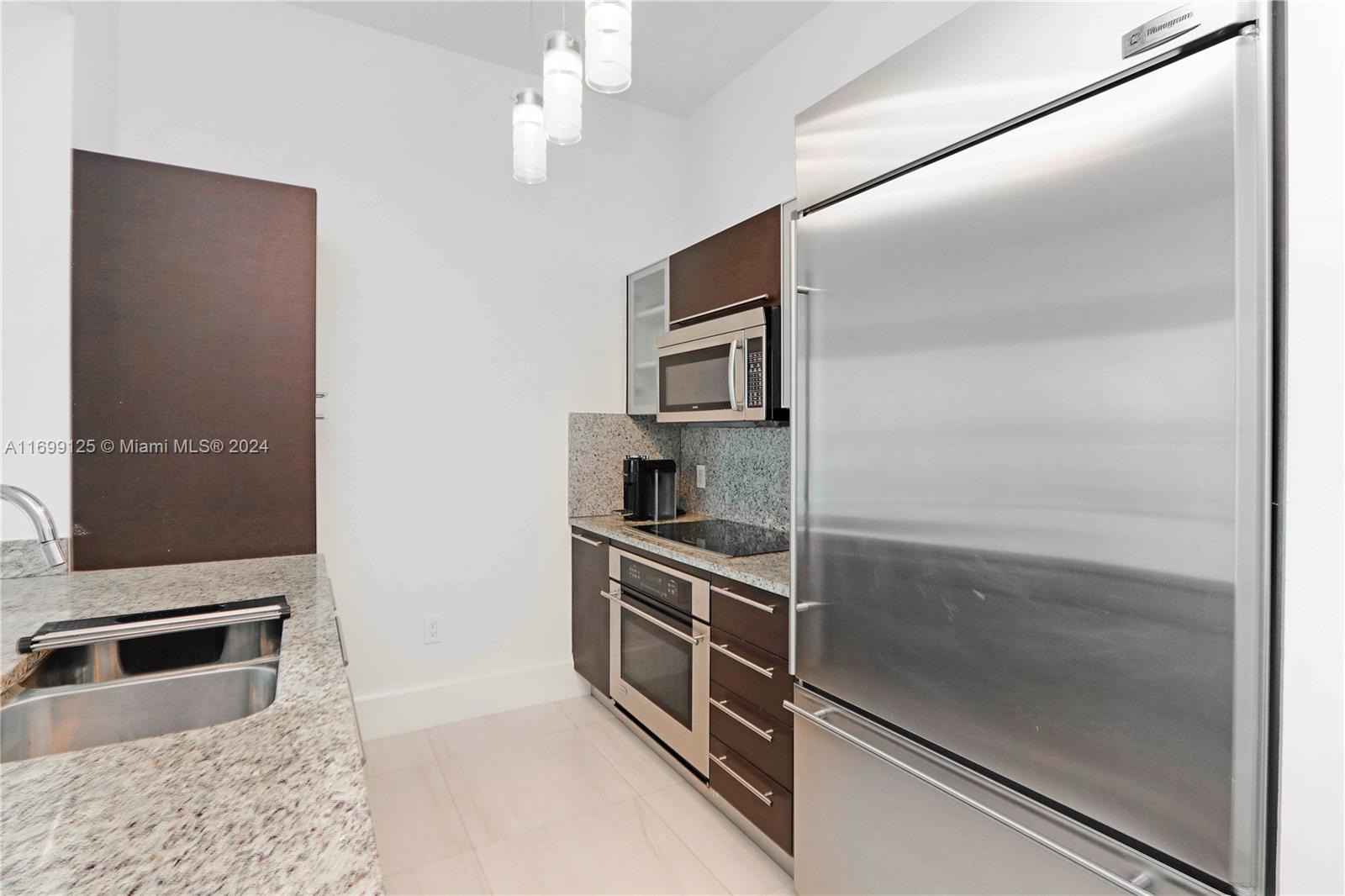 THE PLAZA 851 BRICKELL CO - Residential