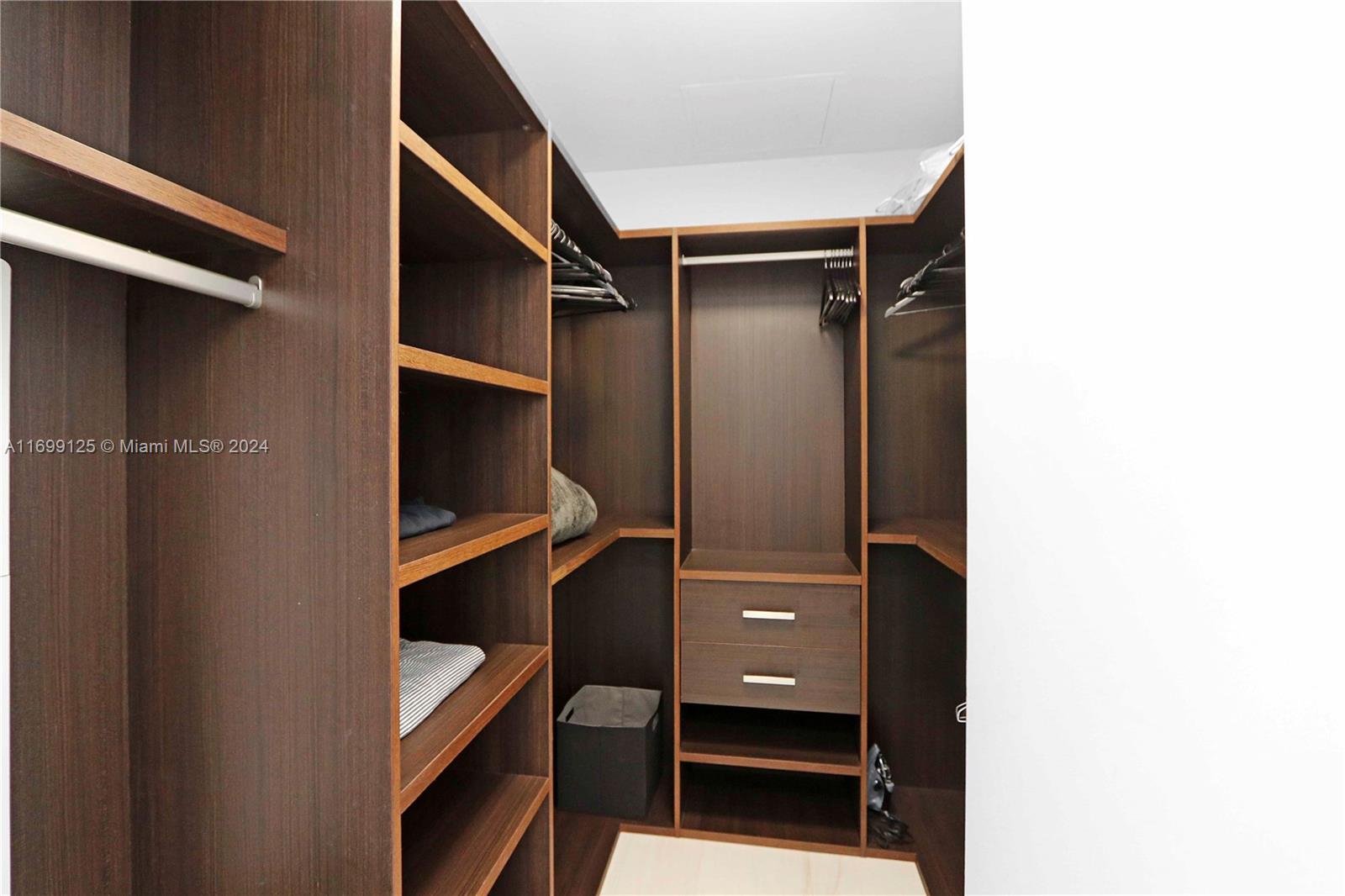 THE PLAZA 851 BRICKELL CO - Residential