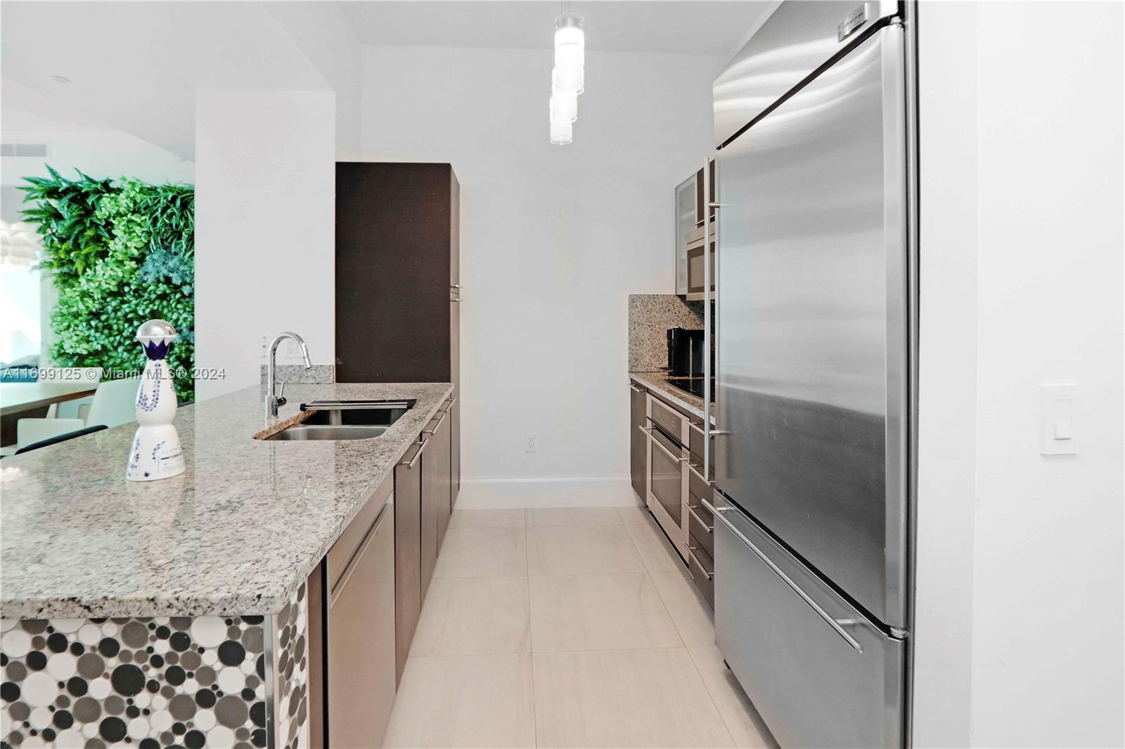 THE PLAZA 851 BRICKELL CO - Residential