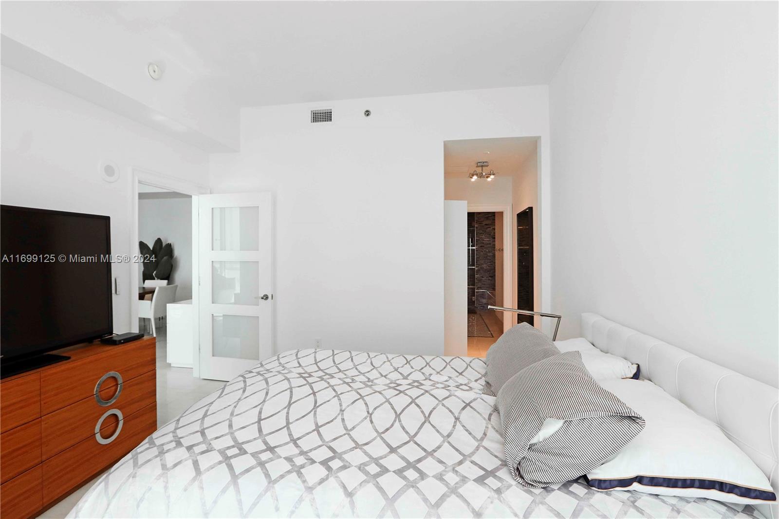 THE PLAZA 851 BRICKELL CO - Residential