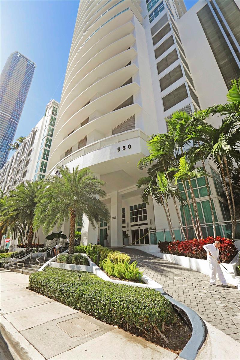 THE PLAZA 851 BRICKELL CO - Residential