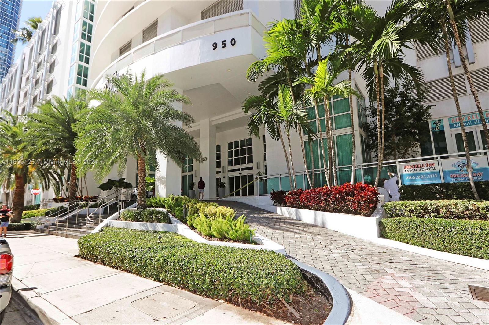 THE PLAZA 851 BRICKELL CO - Residential