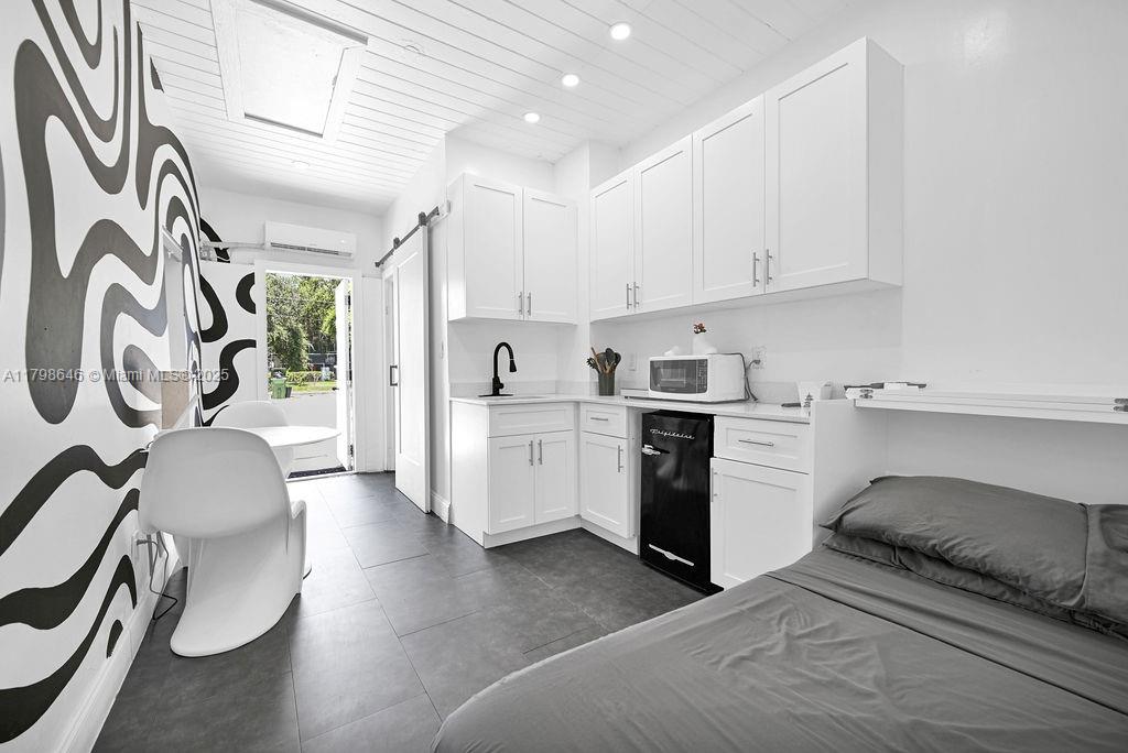 Address Not Disclosed, Miami, Broward County, Florida - 1 Bathrooms - 