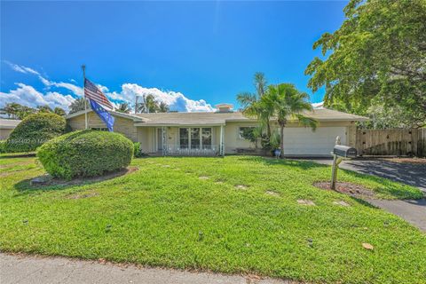 Photo of 2750 SE 3rd St, Pompano Beach, FL 33062 (MLS # A11894402)