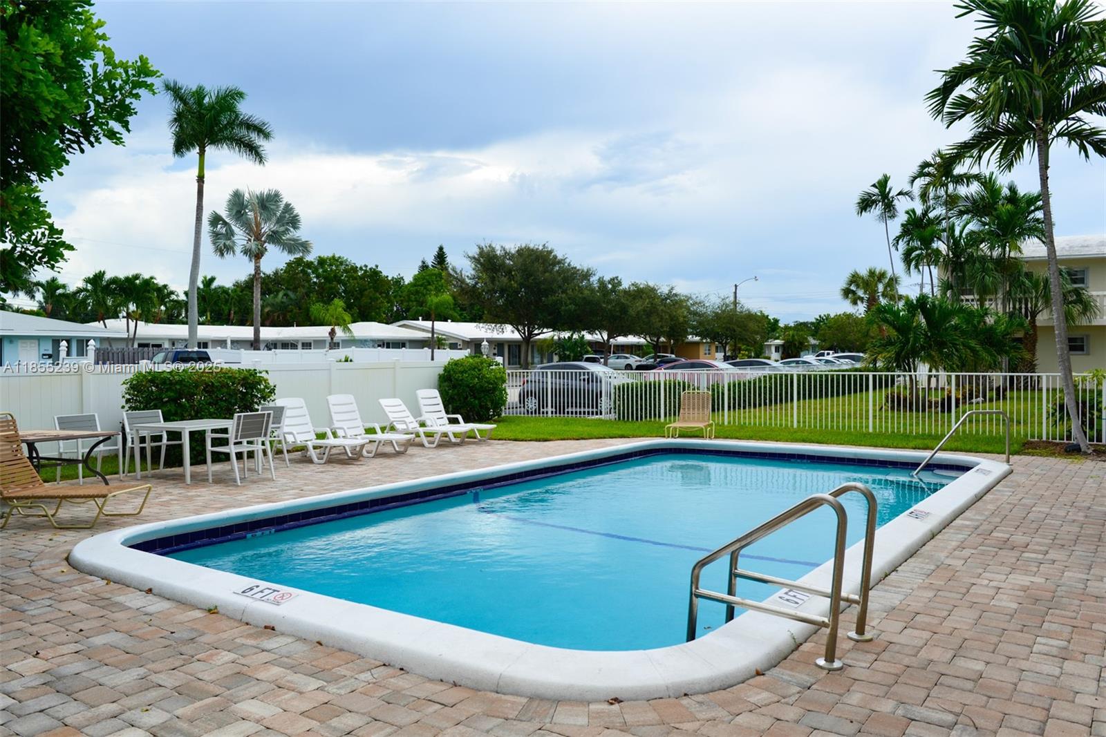 A charming one-bedroom apartment in a prime location on the 2nd floor. This impeccably maintained property with one assigned parking, on-site laundry facilities, brand new flooring, open layout concept, water included in the rental price. Fast approval processes and no HOA. Don't miss this exceptional opportunity.