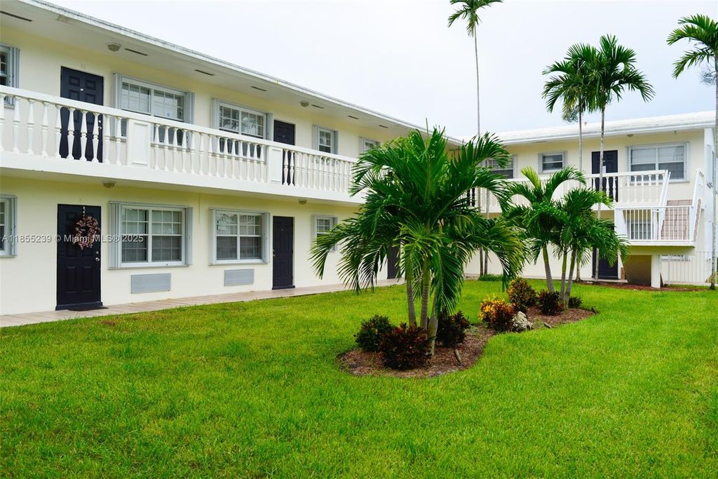 Photo of 5420 NE 22nd Ter #24, Fort Lauderdale, FL 33308 (MLS # A11855239)