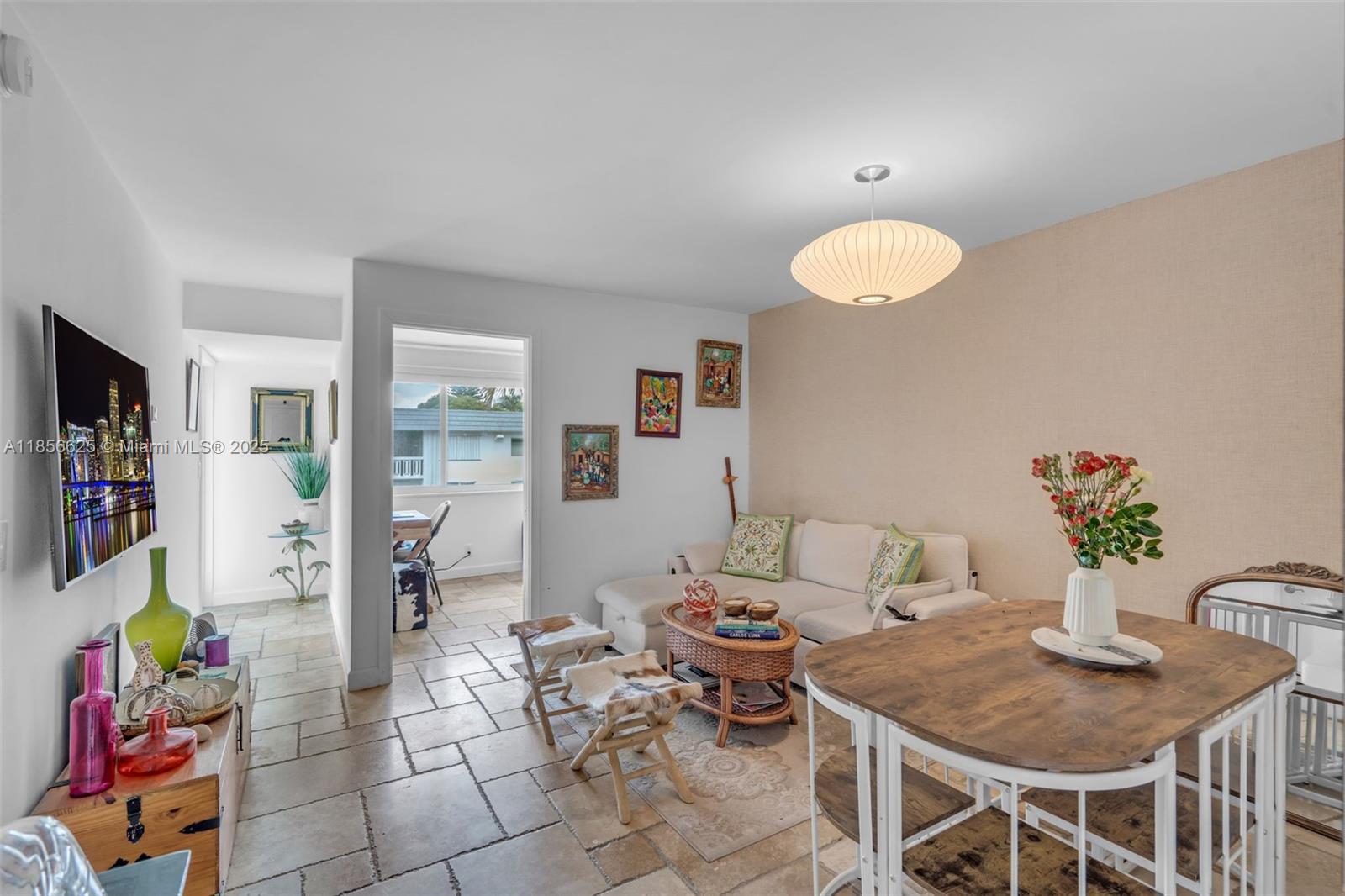 Live the Key Biscayne lifestyle in this charming 1BR + den, 1.5BA condo just steps from the beach. Bright and cozy with great closet space and a smart layout, this home offers comfort and convenience in one of Miami’s most sought-after communities. Enjoy parks, restaurants, workout classes, tennis, golf, and marinas all within walking distance. Perfect as a full-time residence or pied-à -terre, this unit combines the best of island living with easy access to all that Key Biscayne has to offer.
