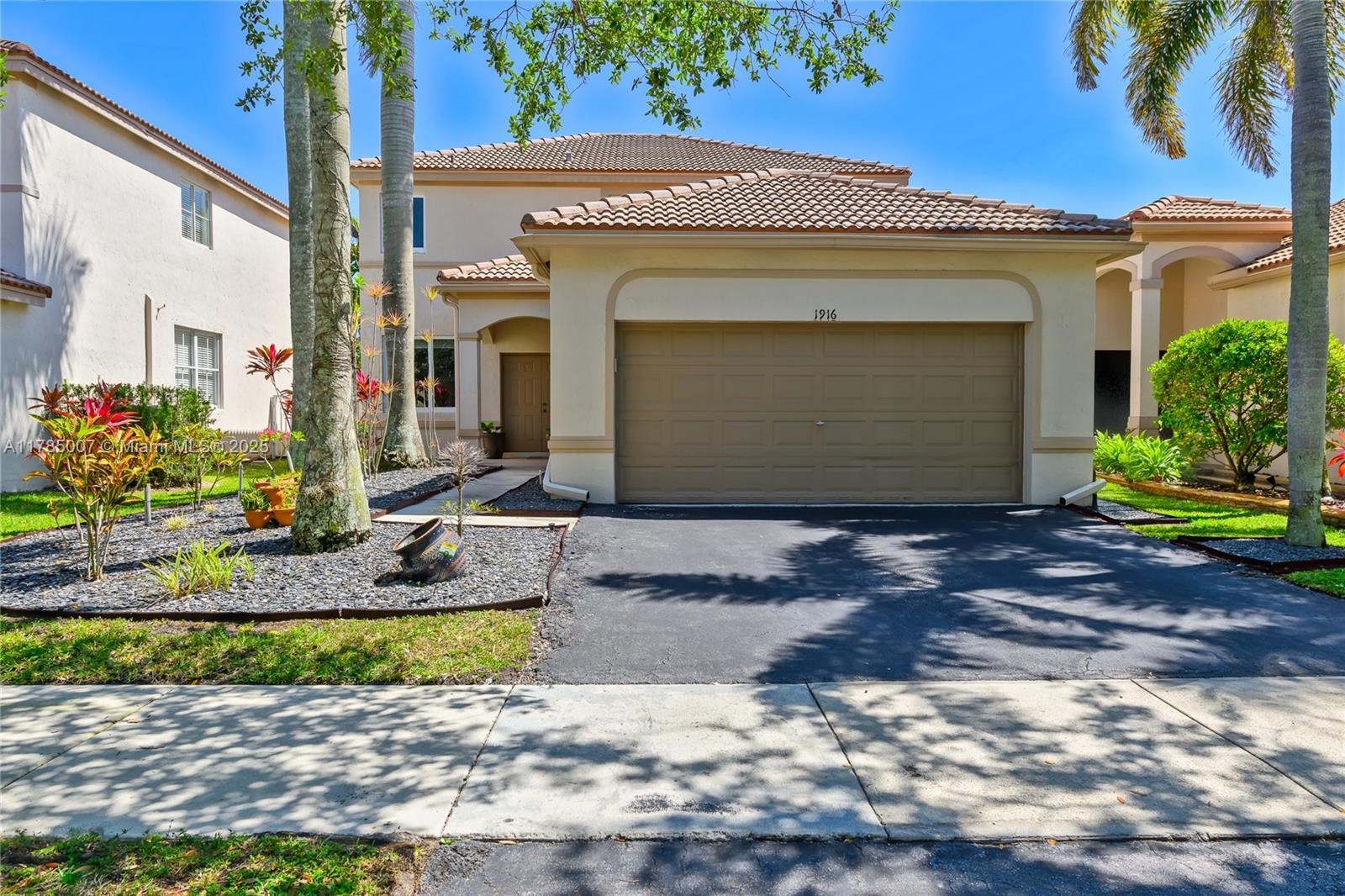 1916 Aspen Ln, Weston, Broward County, Florida - 4 Bedrooms  
3 Bathrooms - 