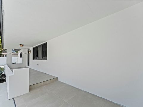 Tiny photo for 610 NE 164th Ter, North Miami Beach, FL 33162 (MLS # A11977806)