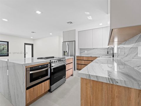 Tiny photo for 610 NE 164th Ter, North Miami Beach, FL 33162 (MLS # A11977806)