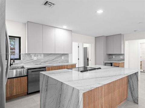 Tiny photo for 610 NE 164th Ter, North Miami Beach, FL 33162 (MLS # A11977806)