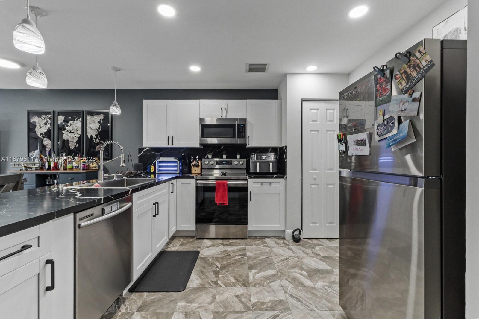 8532 W Southgate Shores Cir