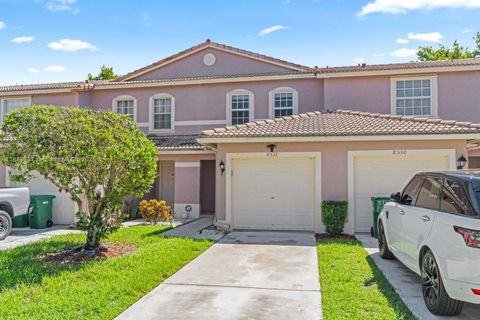8532 W Southgate Shores Cir Tamarac FL 33321