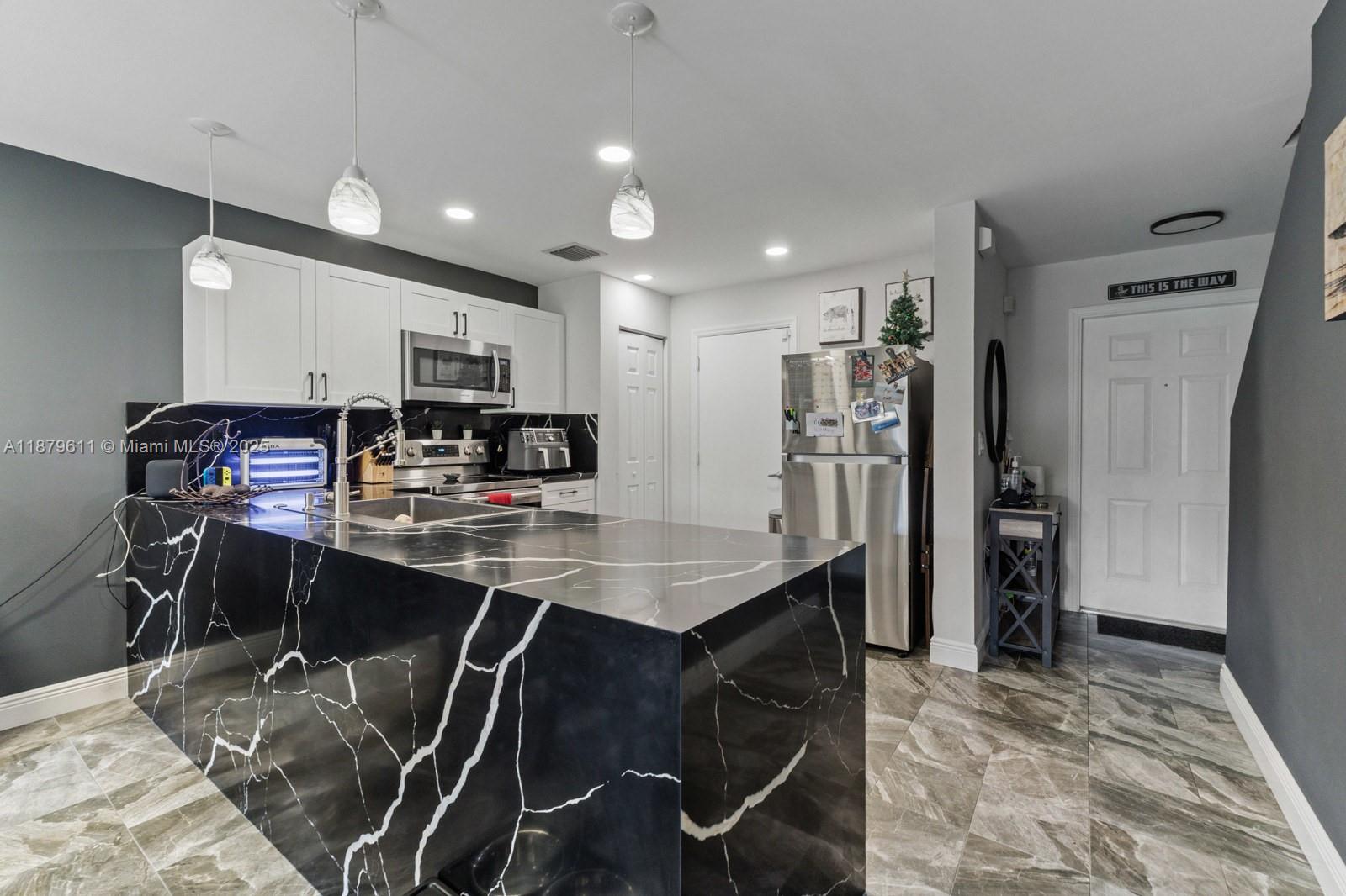 8532 W Southgate Shores Cir