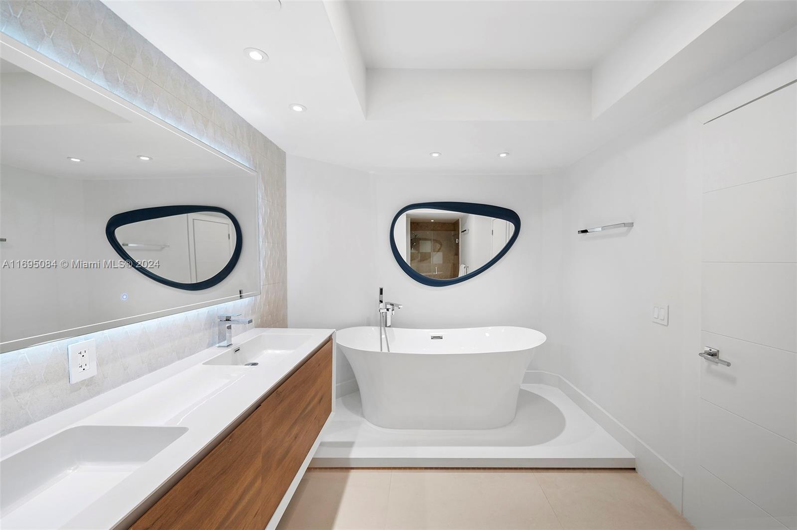 BLUE DIAMOND CONDO - Residential