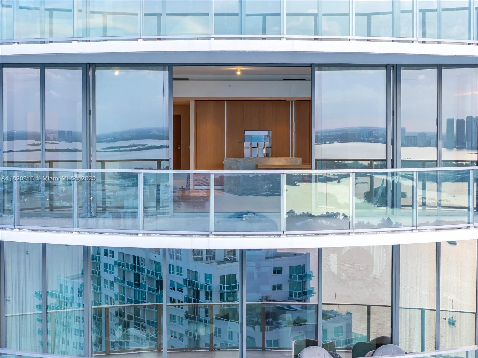 Miami Beach, Florida 33139, United States, 2 Bedrooms Bedrooms, ,3 BathroomsBathrooms,Residential,Active,150174