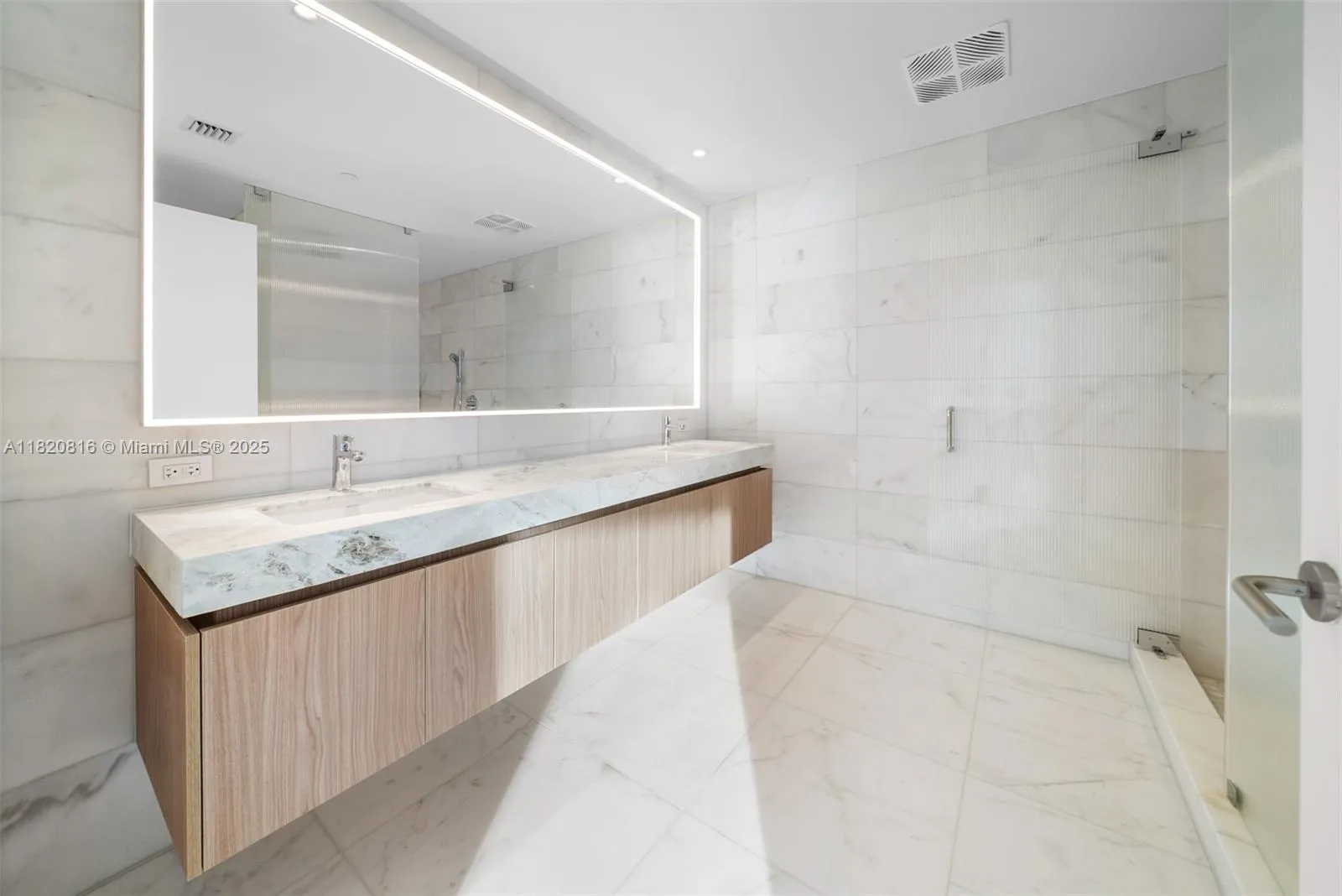 Miami Beach, Florida 33139, United States, 2 Bedrooms Bedrooms, ,3 BathroomsBathrooms,Residential,Active,150174