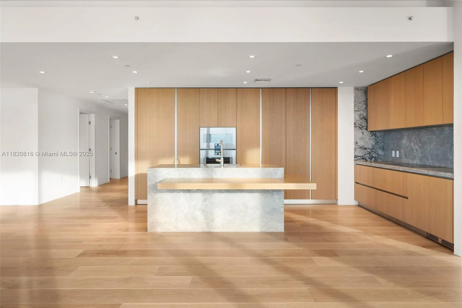 Miami Beach, Florida 33139, United States, 2 Bedrooms Bedrooms, ,3 BathroomsBathrooms,Residential,Active,150174