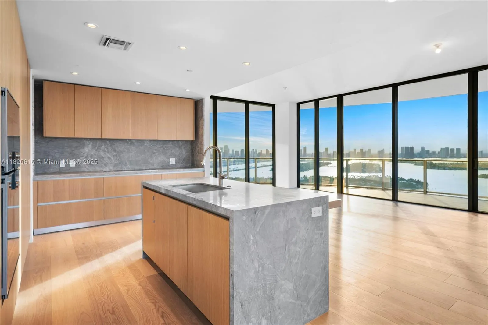 Miami Beach, Florida 33139, United States, 2 Bedrooms Bedrooms, ,3 BathroomsBathrooms,Residential,Active,150174