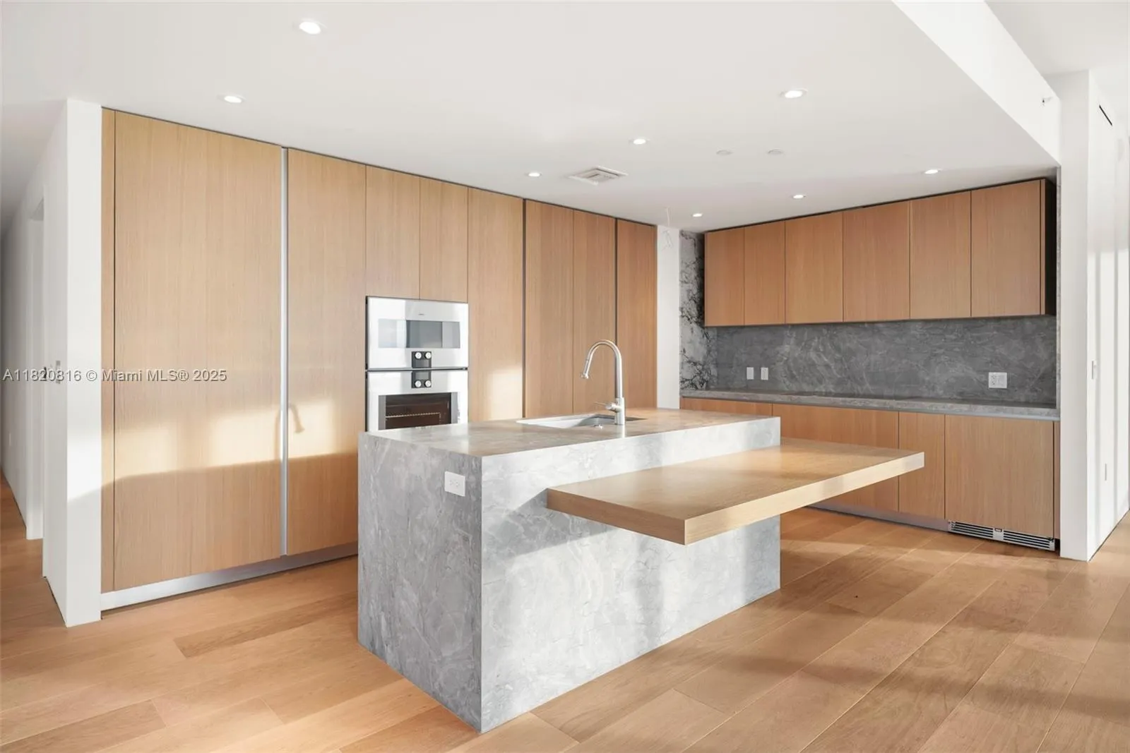 Miami Beach, Florida 33139, United States, 2 Bedrooms Bedrooms, ,3 BathroomsBathrooms,Residential,Active,150174