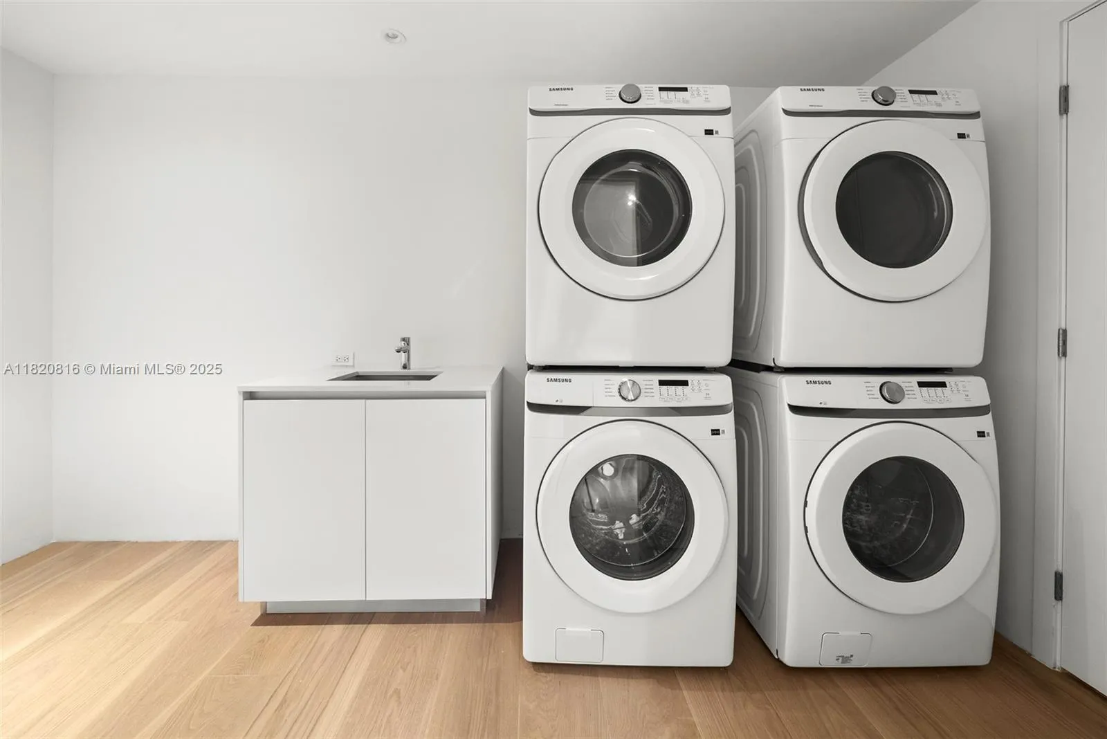 Miami Beach, Florida 33139, United States, 2 Bedrooms Bedrooms, ,3 BathroomsBathrooms,Residential,Active,150174