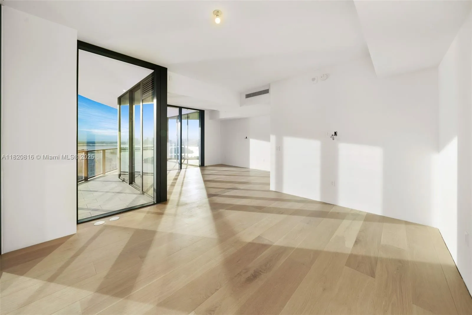 Miami Beach, Florida 33139, United States, 2 Bedrooms Bedrooms, ,3 BathroomsBathrooms,Residential,Active,150174