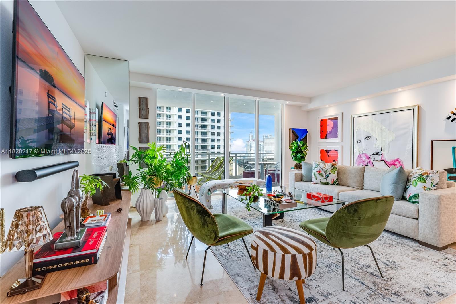 CARBONELL CONDO - Residential