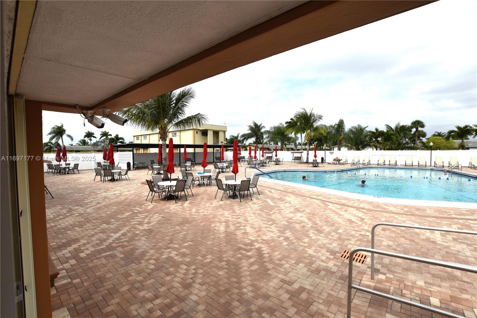 CRESTHAVEN VILLAS CONDO 2 - Residential