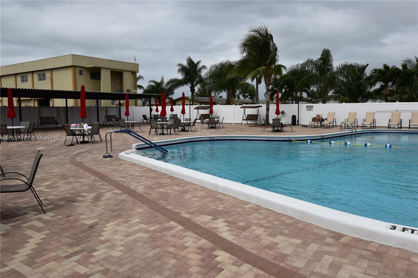 CRESTHAVEN VILLAS CONDO 2 - Residential