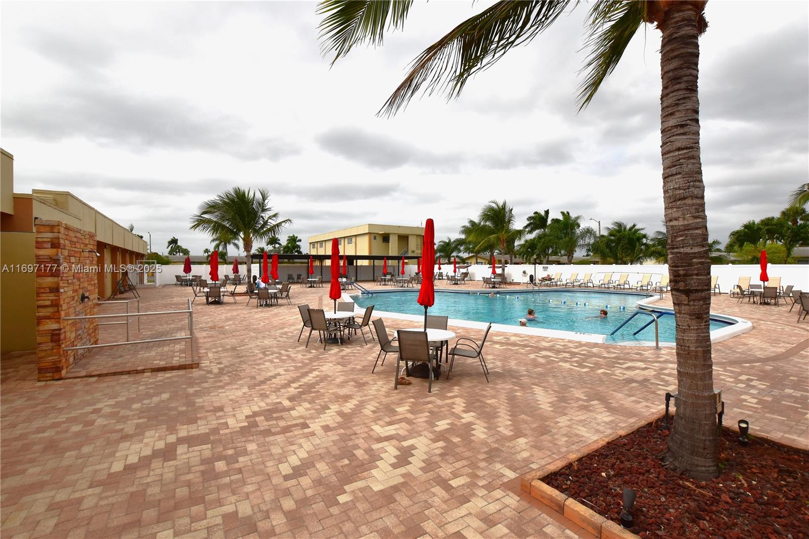 CRESTHAVEN VILLAS CONDO 2 - Residential