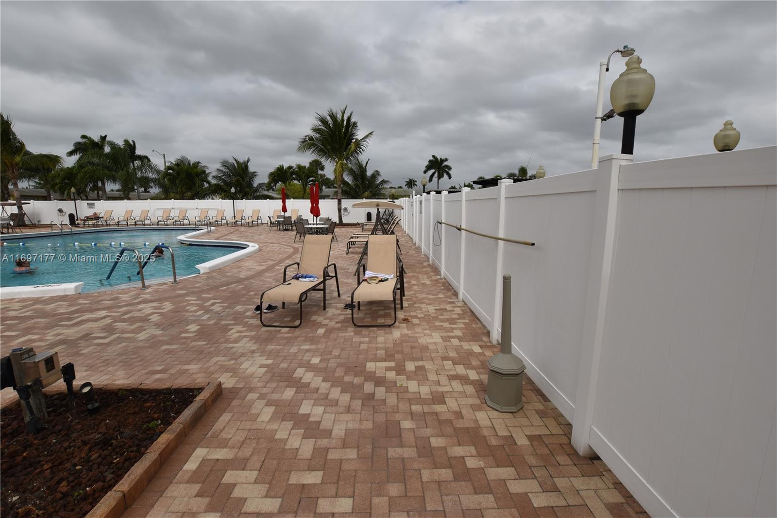 CRESTHAVEN VILLAS CONDO 2 - Residential