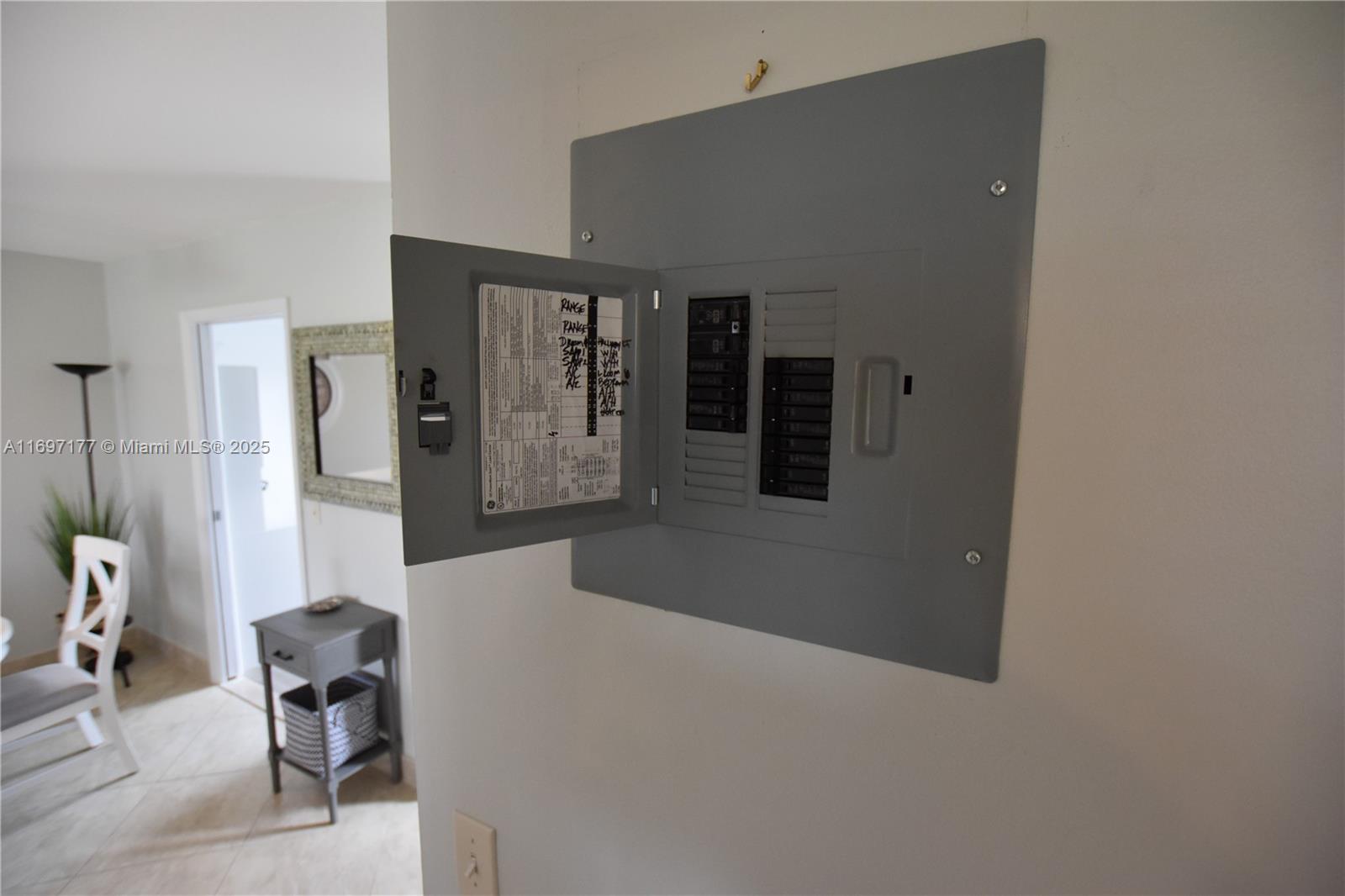CRESTHAVEN VILLAS CONDO 2 - Residential
