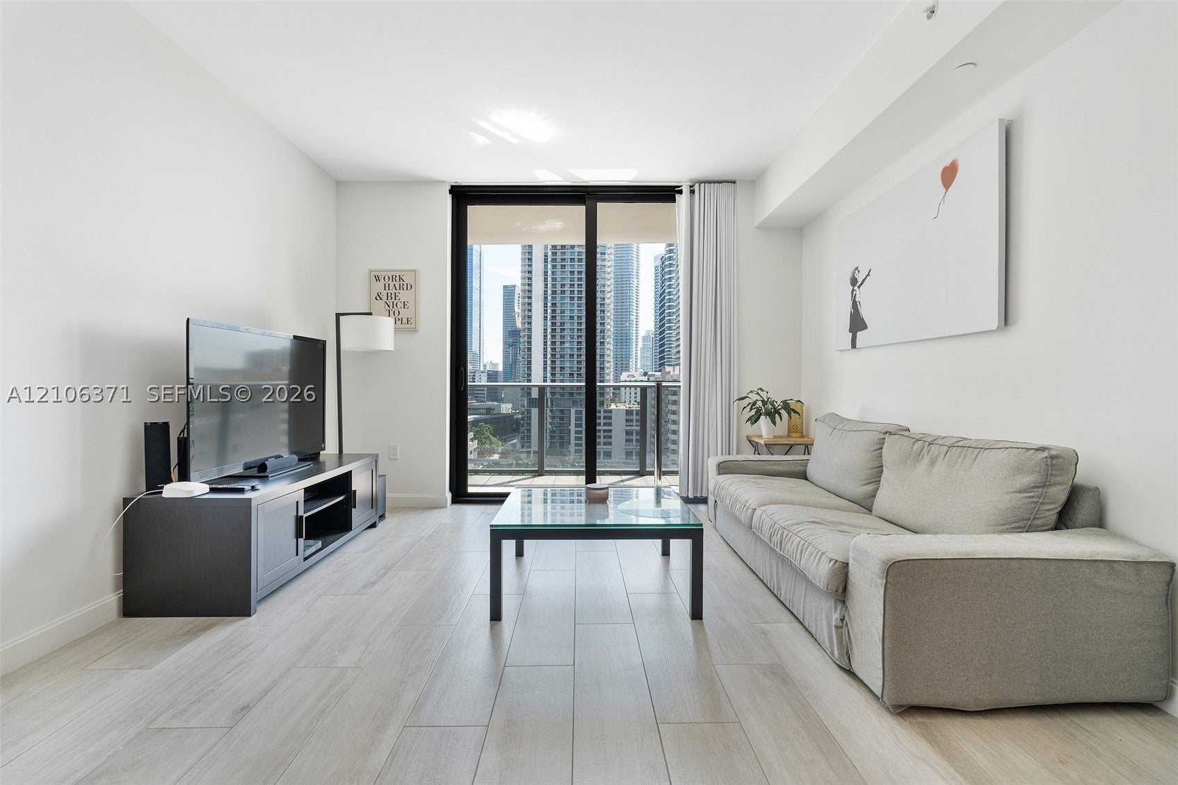 45 SW 9th St 1005