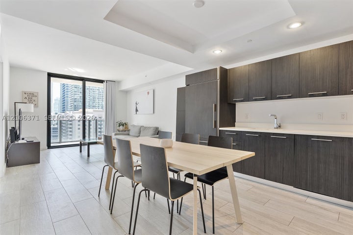 Photo 1 of 12 — 45 SW 9th St 1005, Miami, FL 33130