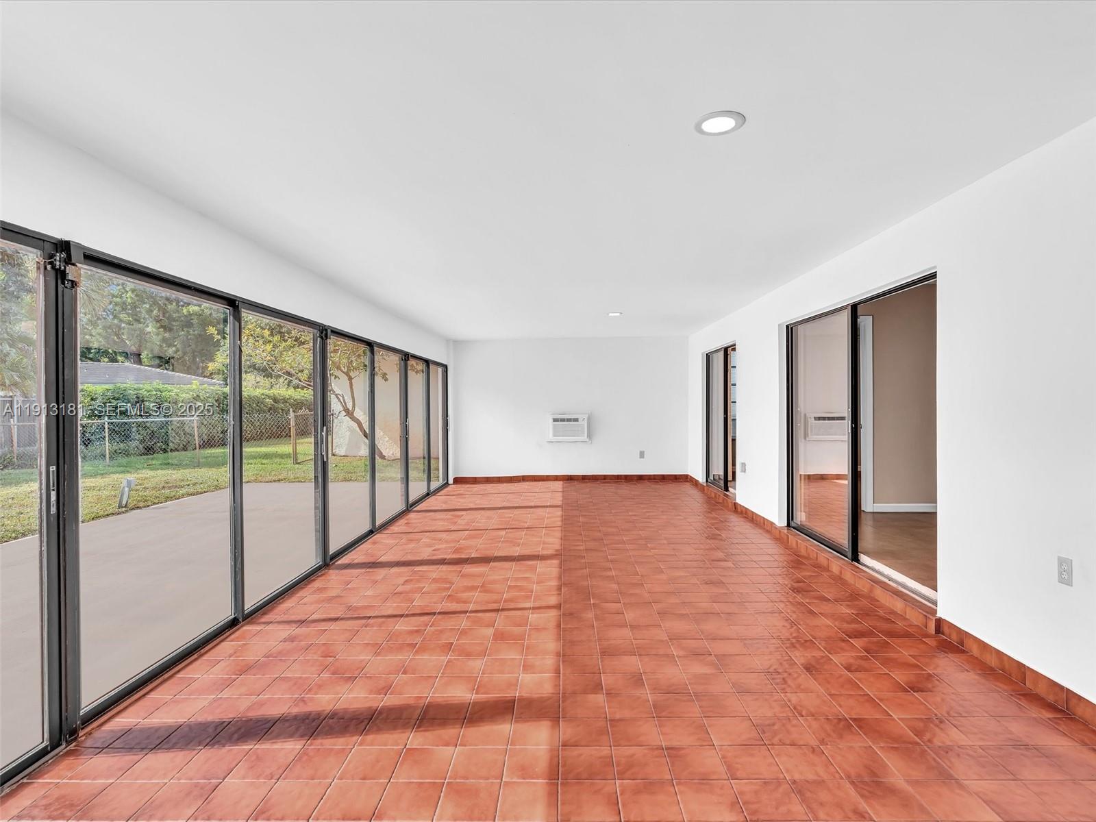 MIAMI LAKES EAGLE NEST SE - Residential