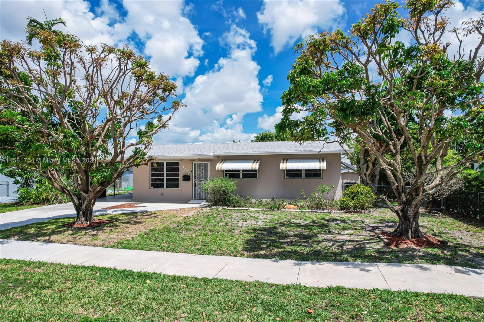 Property for Sale at 10501 Sw 50th St St, Miami, Broward County, Florida - Bedrooms: 4 
Bathrooms: 2  - $659,900