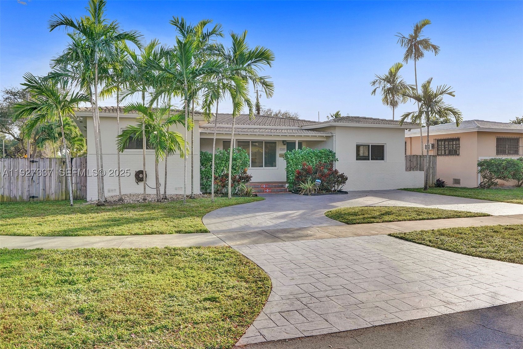 1102 Meadowlark Ave