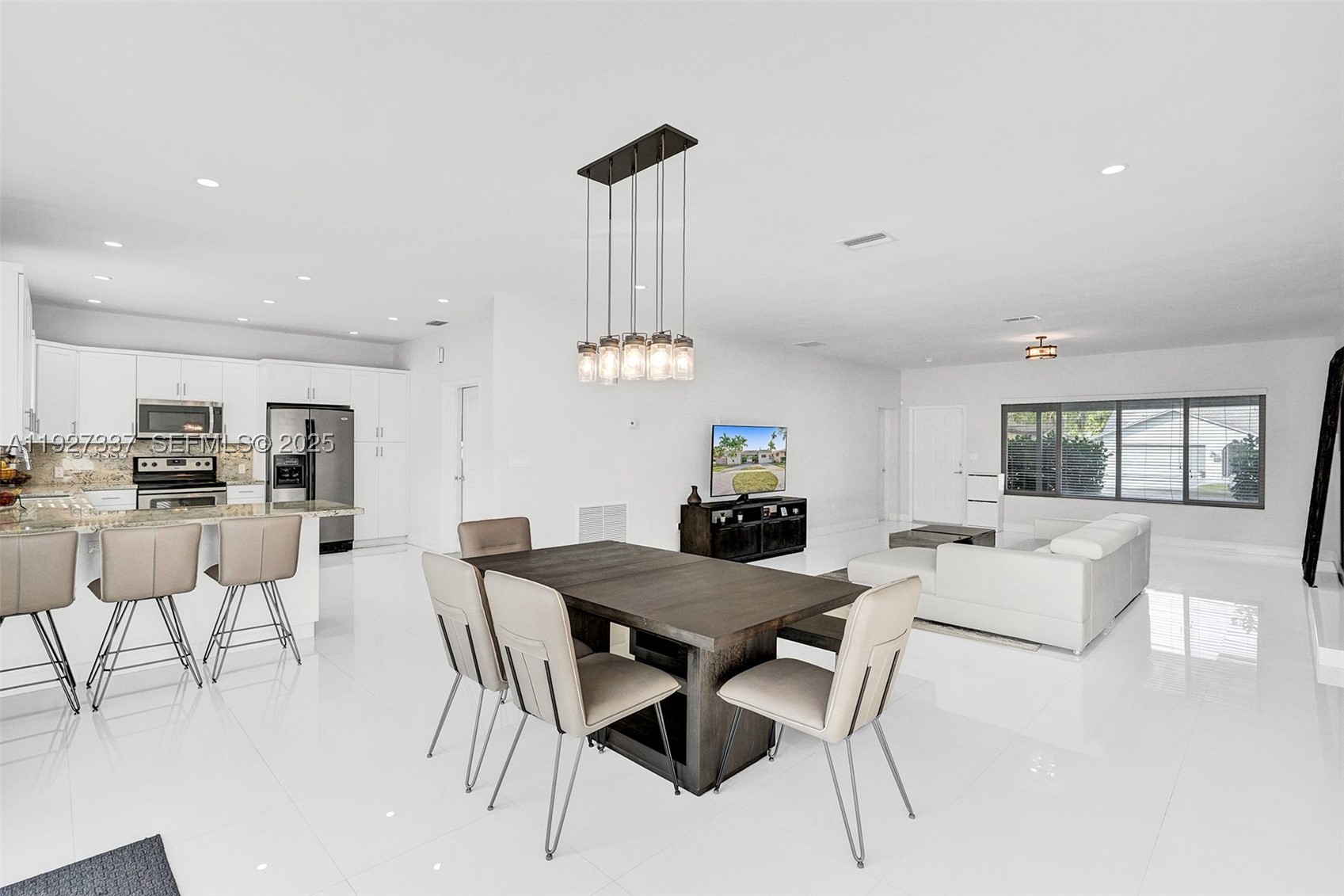 1102 Meadowlark Ave