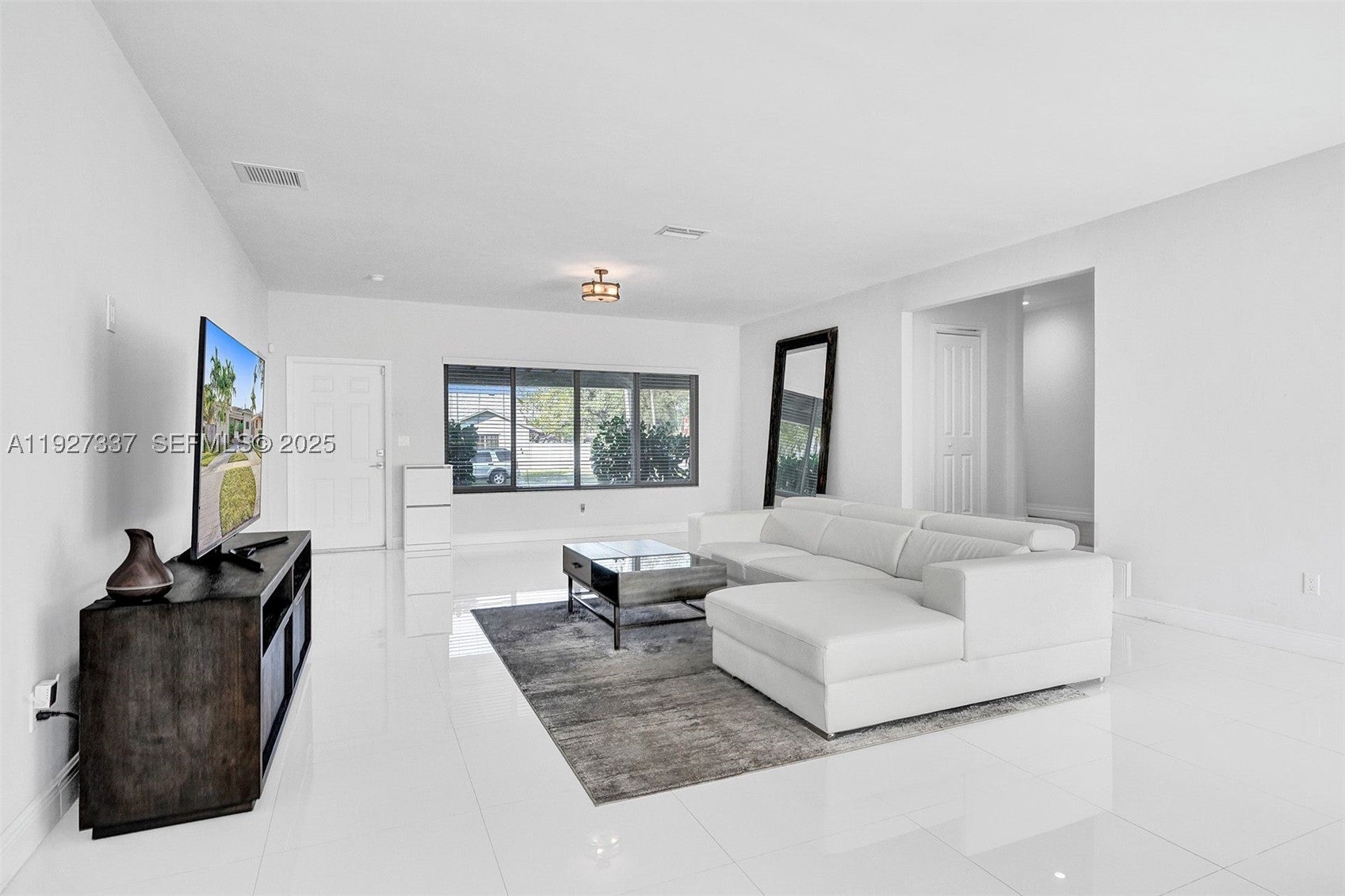 1102 Meadowlark Ave