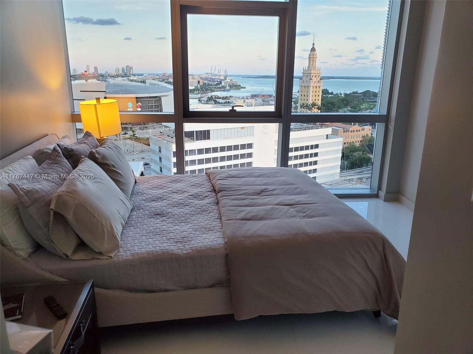 PARAMOUNT MIAMI WORLDCENT - Residential Lease
