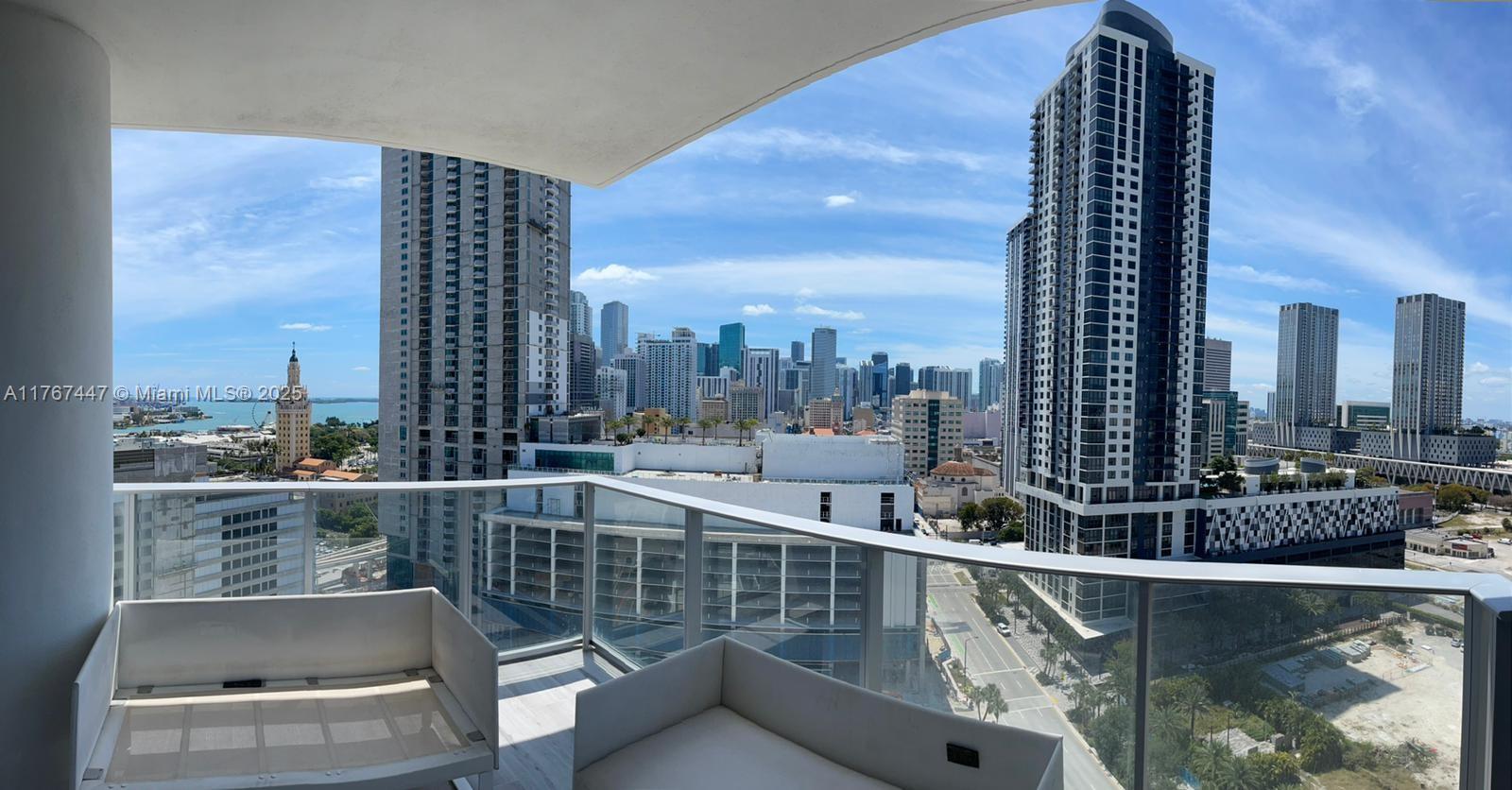 PARAMOUNT MIAMI WORLDCENT - Residential Lease
